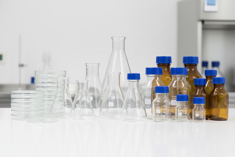 Equipment and Consumables for Microbiology(plates, flasks, media bottles)
